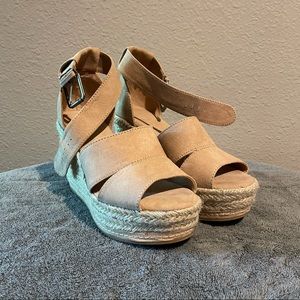 Universal Thread Platform Shoes